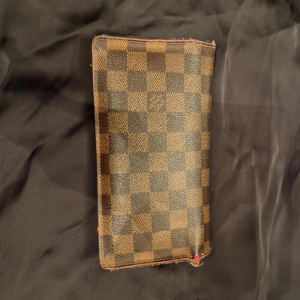 Rehab piece ❗️Louis Vuitton Brown Checkered Wallet Offers Welcome!